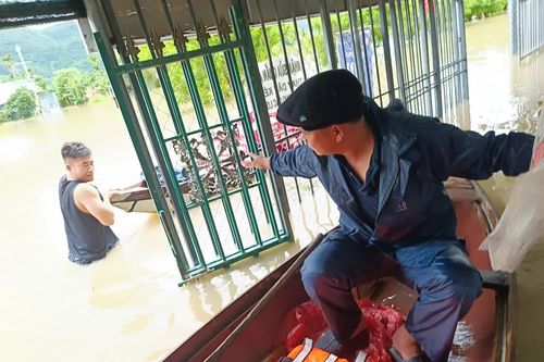 Thôn Võ Kiện (xã Diên Khánh) sơ tán gần 70 người dân đến nơi an toàn