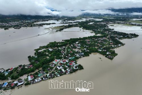 Xã Suối Hiệp: Chốt chặn 8 điểm ngập lụt, di dời người dân đến nơi an toàn