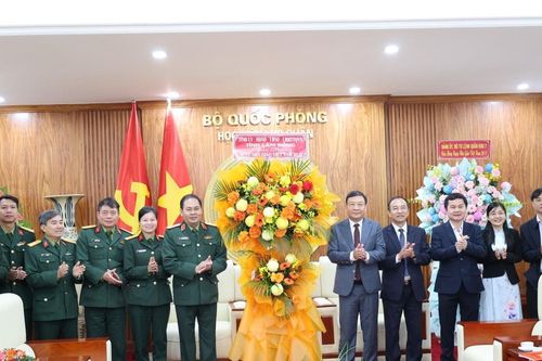Phó Bí thư Tỉnh ủy Bùi Thắng thăm, chúc mừng một số cơ sở giáo dục nhân Ngày Nhà giáo Việt Nam 20/11