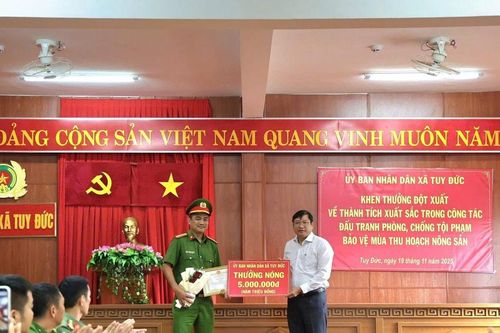 Phá nhanh vụ trộm cà phê, Công an xã Tuy Đức được khen thưởng đột xuất