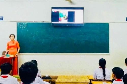 Tuyên truyền an toàn giao thông bằng livestream thu hút học sinh Lâm Đồng
