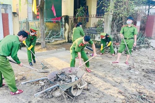 Tận tụy giữa gian khó