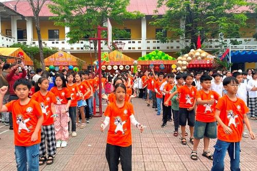 Thủ tướng Chính phủ tặng Bằng khen cho 2 trường học và 7 nhà giáo