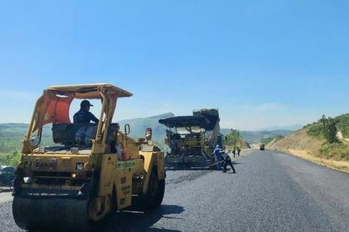 Nhà thầu mạnh hỗ trợ thi công phần việc chậm, đưa dự án cao tốc về đích sớm