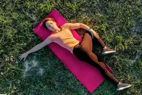 8 bài tập kéo giãn đơn giản mà hiệu quả giúp giảm đau lưng dưới