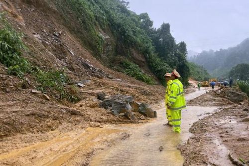 Đà Nẵng: Thông tuyến bước 1 đường Hồ Chí Minh, Quốc lộ 40B vẫn bị chia cắt