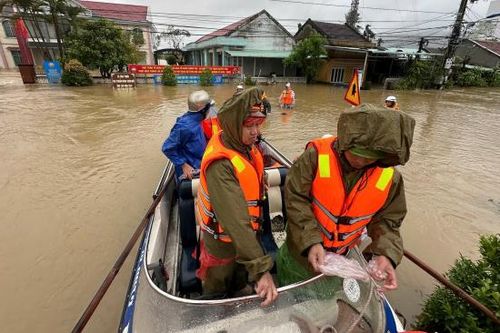 CSGT Đắk Lắk lập 17 điểm chốt chặn trên các tuyến giao thông ở phía Đông để phòng tránh hiểm họa lũ lụt