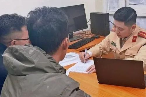 Xử phạt tài xế làm rơi bùn trên đường Tôn Đức Thắng