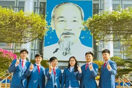 6 học sinh xuất sắc Trường THPT chuyên Hà Nội – Amsterdam dự kỳ thi Olympic Khoa học trẻ tại Nga