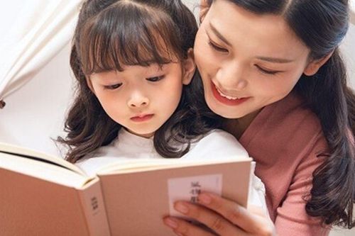 Bé gái 5 tuổi bật khóc nói 'Bố sắp chết rồi', người mẹ đáp rất hay