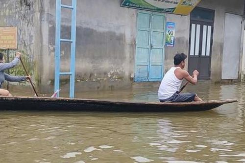 TP.Huế tiếp tục ngập sâu trong nước lũ