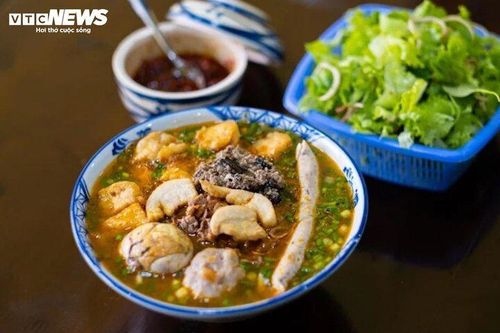 Rau gia vị đắt hơn thịt, chủ quán bún phở rập rình tăng giá để bù lỗ