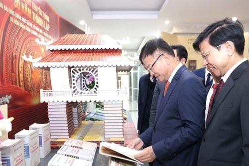 Trường ĐH Khoa học xã hội và nhân văn đón Huân chương Lao động hạng Nhất