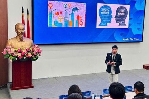 Sinh viên Thủ đô trang bị kiến thức kinh doanh và bán hàng trực tuyến