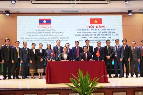 Hơn 3.000 lượt người dân nước bạn Lào đến tỉnh Điện Biên khám, chữa bệnh