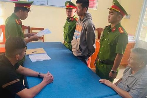 Say rượu, 'tiểu bậy' trước cửa nhà dân, nam thanh niên bị đâm trọng thương