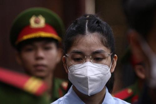 Bị cáo Hằng Du Mục xin giảm nhẹ vì 'còn sữa nuôi con và vẫn vắt sữa hàng ngày'