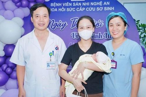 Bé gái 500g xuất viện sau 135 ngày điều trị tại Bệnh viện Sản Nhi Nghệ An