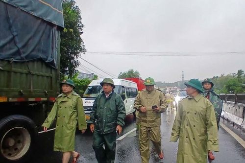 Bí thư tỉnh Đắk Lắk kiểm tra lũ lụt và chỉ đạo công tác ứng cứu người dân