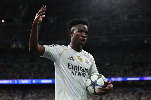 Liverpool ra giá mua Vinicius