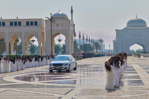 UAE trình diễn múa tóc đón Tổng thống Hàn Quốc