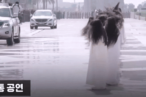 Màn múa tung tóc gây 'sốt' chào đón Tổng thống Hàn Quốc tại UAE