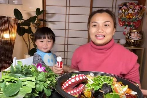 Hiện tượng mukbang bé Sa đình đám một thời giờ ra sao?