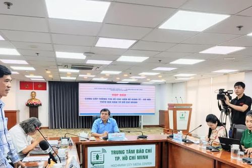 TP Hồ Chí Minh có nguy cơ thiếu rau xanh do mưa, lũ