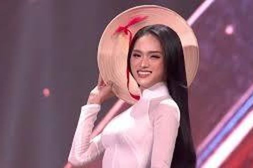 Hương Giang tỏa sáng tại đấu trường nhan sắc Hoa hậu Hoàn vũ 2025