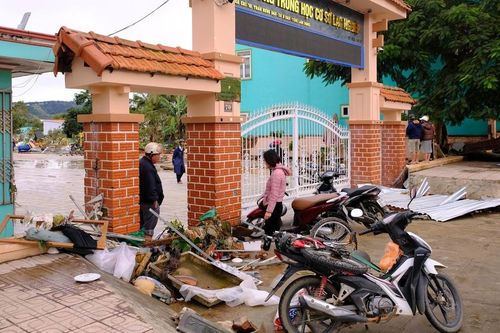 Lâm Đồng: 'Thị trấn cổ D'ran' tan hoang sau lũ