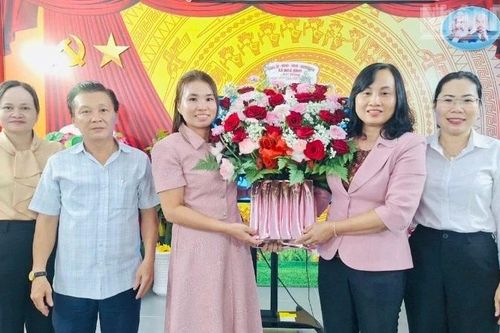 Cà Mau: Nhiều hoạt động thiết thực, ý nghĩa nhân Ngày Nhà giáo Việt Nam