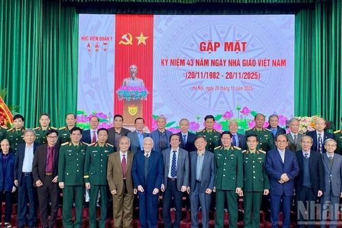 Nhiều nhà giáo của Học viện Quân y là tấm gương tiêu biểu về sự cống hiến, tinh thần vươn lên trong học tập