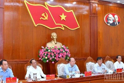 Cà Mau công bố quyết định nhân sự chủ chốt Ủy ban nhân dân tỉnh