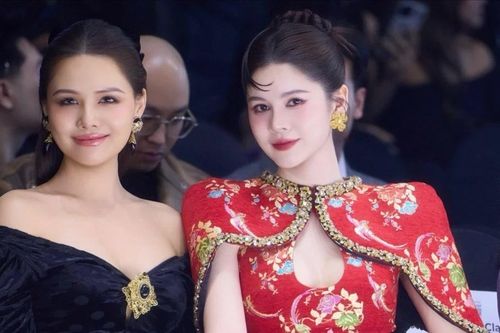 Cặp bạn thân Thu Hoài và Phanh Lee đọ sắc cực gắt trên thảm đỏ thời trang