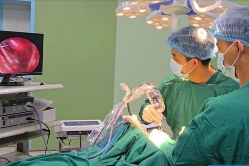 Phẫu thuật nội soi cứu bệnh nhân bị máu tụ dưới màng cứng bán cấp