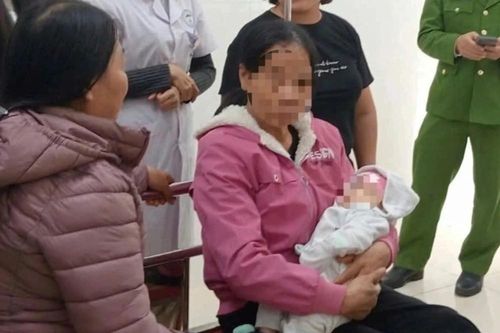 Bé gái sơ sinh hơn 1 tháng tuổi bị bỏ rơi gần bụi chuối ở Lào Cai