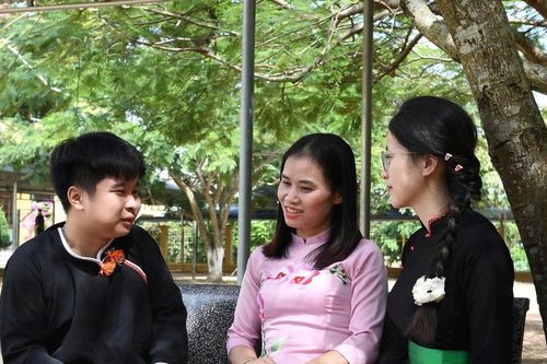 Cô giáo dạy Sử mang tinh thần đổi mới truyền lửa cho học trò vùng cao