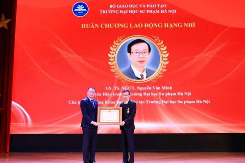 GSTS NGƯT Nguyễn Văn Minh được trao Huân chương Lao động hạng Nhì