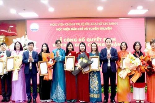 Học viện Báo chí và Tuyên truyền nhận chứng nhận kiểm định chất lượng giáo dục cho 12 chương trình đào tạo