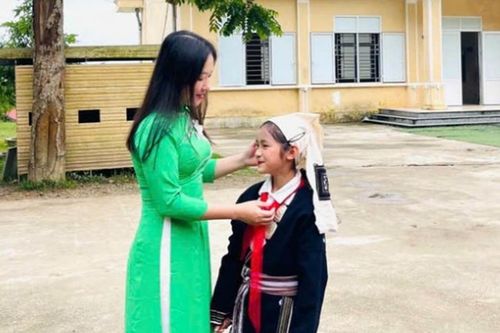 Xúc động thầy cô 'gieo chữ trên đá' nơi biên cương Tổ quốc