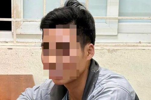 Tạm giữ hình sự tài xế lao xe vào CSGT để bỏ chạy khi bị kiểm tra