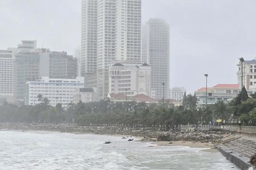 Tìm thấy hai ngư dân bị lũ cuốn mất tích trên vịnh Nha Trang