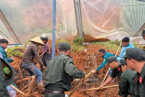 Tìm thấy người đàn ông bị đất đá vùi lấp tử vong khi làm vườn