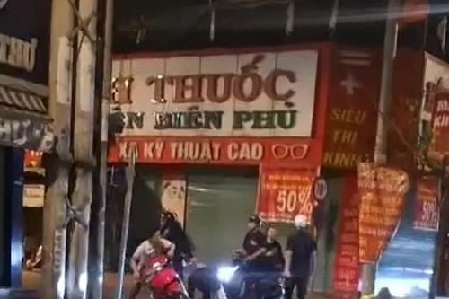 Đôi trai gái bị nhóm đối tượng truy đuổi, đánh hội đồng trong đêm