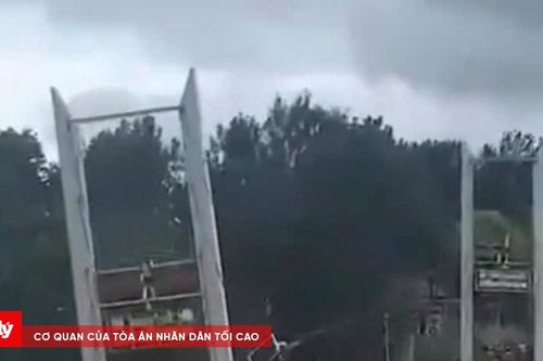 Lũ cuốn phăng cầu treo trên sông Đa Nhim