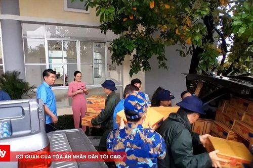 Vùng 4 Hải quân hỗ trợ nhân dân vùng mưa lũ Khánh Hòa