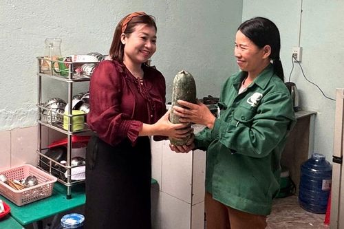 Cô giáo 18 năm 'thắp lửa' vùng biên, giúp trò không phải ăn cơm nguội