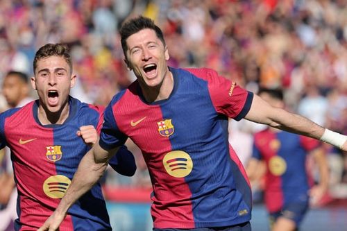 Sếp lớn Barca từng yêu cầu Lewandowski ngừng ghi bàn