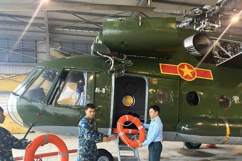 Điều máy bay chở phao cứu sinh tiếp tế vùng lũ Gia Lai, Đắk Lắk