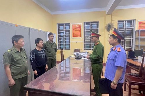 Phê chuẩn khởi tố, bắt giam bị can cướp giật dây chuyền của học sinh lớp 1